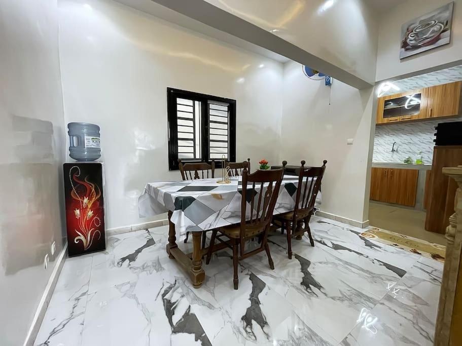 Villa Adja Nafy A Saly Gandigal Екстериор снимка