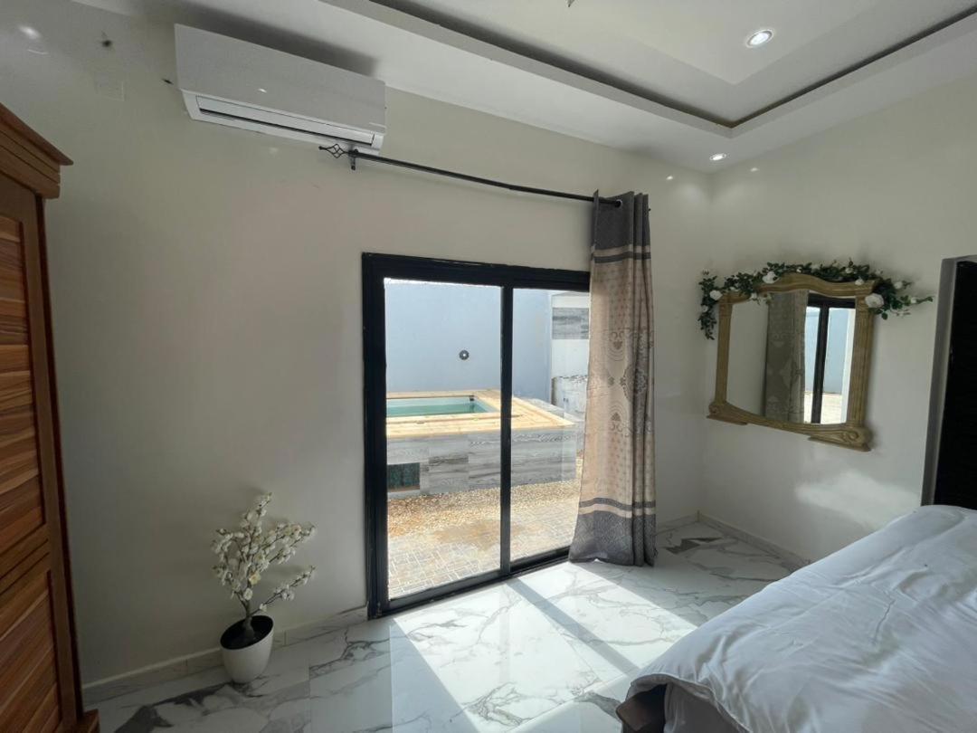 Villa Adja Nafy A Saly Gandigal Екстериор снимка