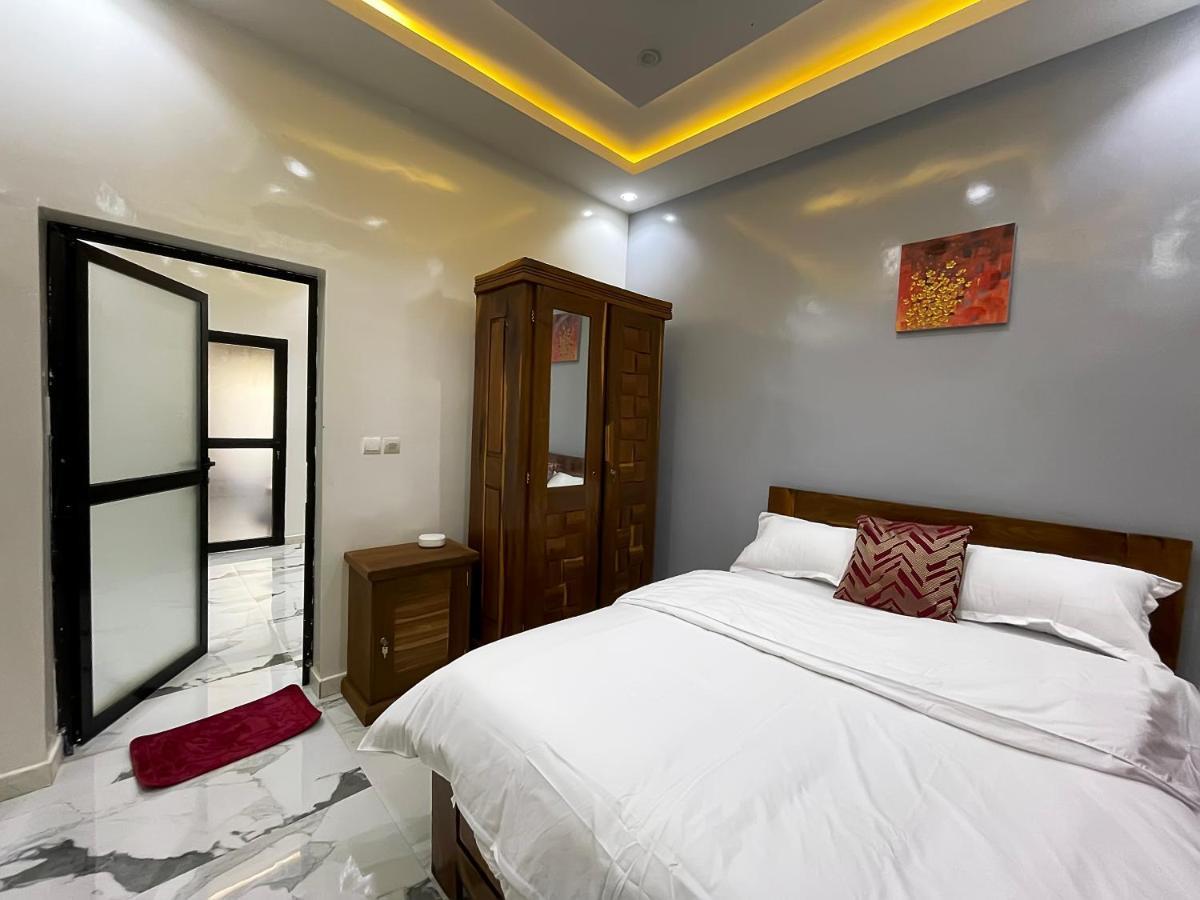Villa Adja Nafy A Saly Gandigal Екстериор снимка